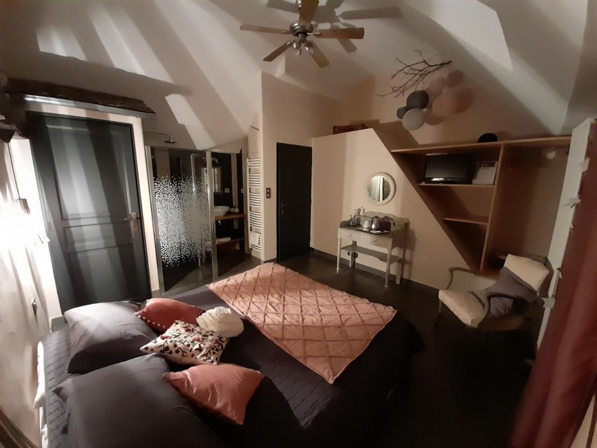 Les Hotes Du Lac, Chambres Et Tables D'Hotes Mandailles  Екстер'єр фото