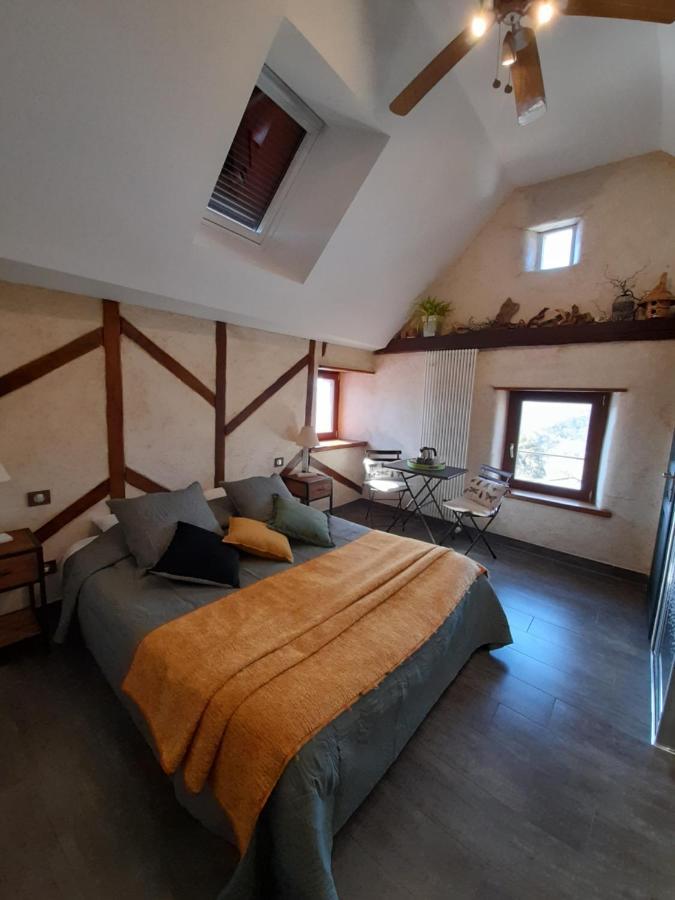 Les Hotes Du Lac, Chambres Et Tables D'Hotes Mandailles  Екстер'єр фото